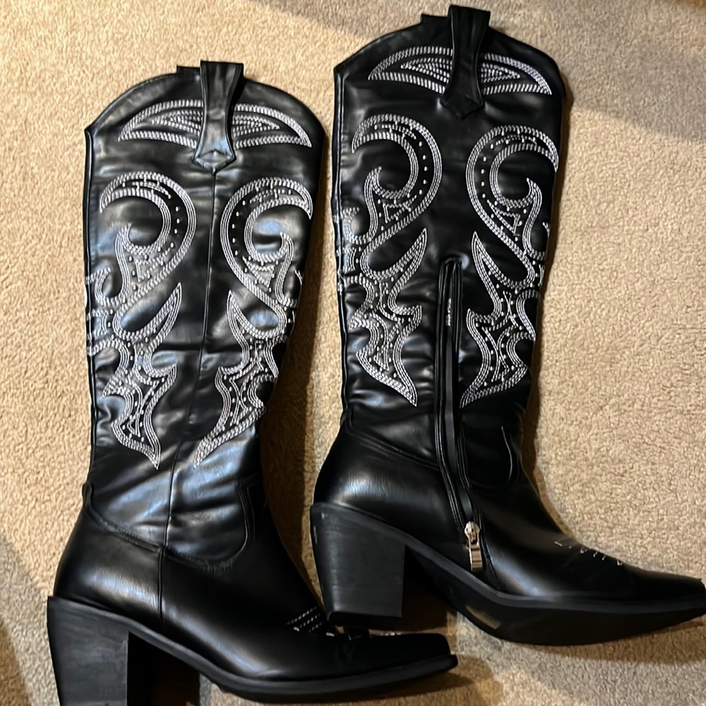 Knee high cowboy boots size 10